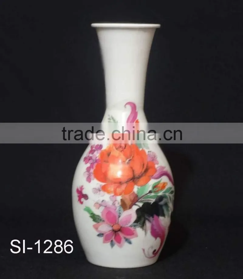 DIFFERENT STYLE OF VASES FOR HOME DECORATION