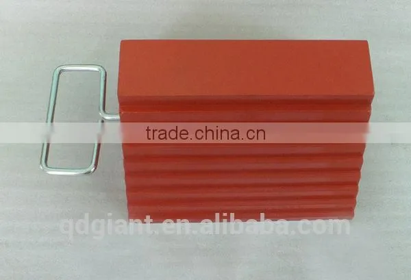 Pyramid wheel Chocks with handle 2.0KG