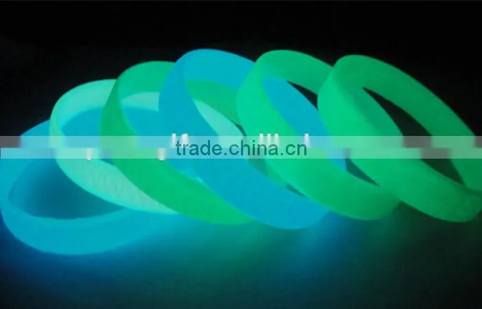 Custom branded silicone wristband for giveaway