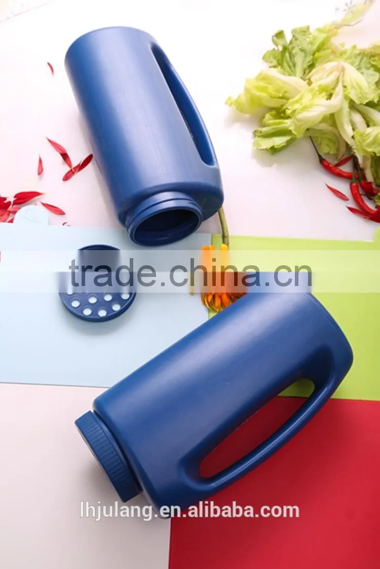 Wholesale Plastic salt spreader/Useful Plastic Salt canister