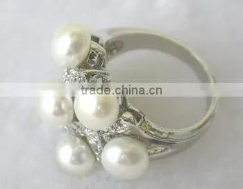White round fashion lady Tahitian Pearl Ring with diamond