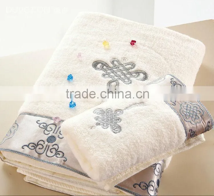 Hot sale direct factory made soft wholesale luxury beach towels