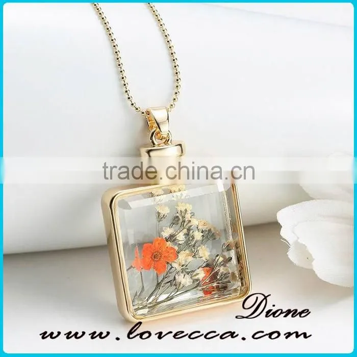 Women heart shape glass terrarium necklace with real dried flowers