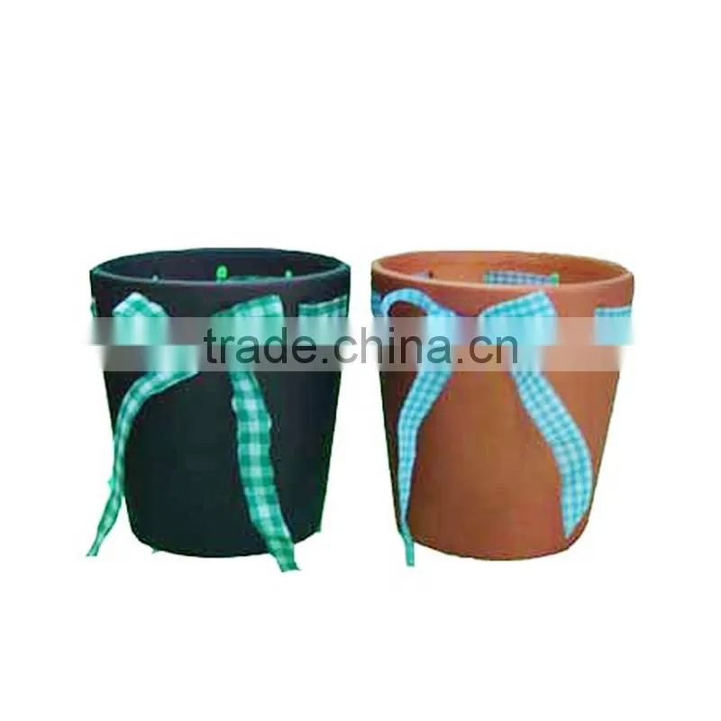 Ceramic flower pot for Christmas decor