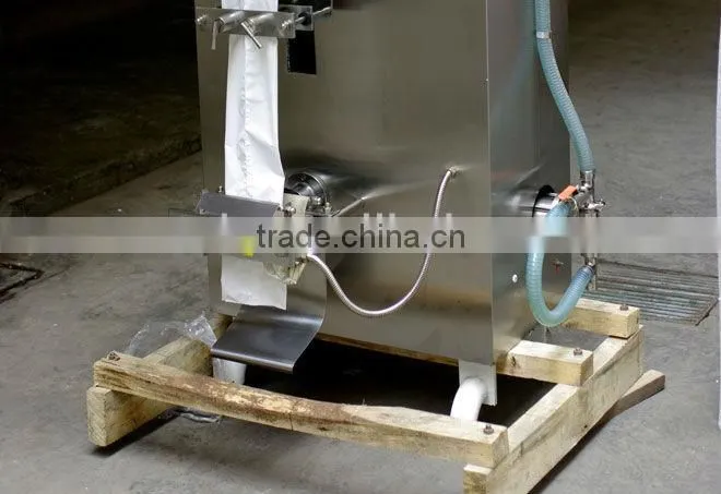 Automatic liquid pouch packing machine