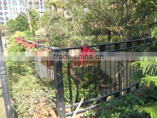2014 Top-selling wrought iron security garden fence