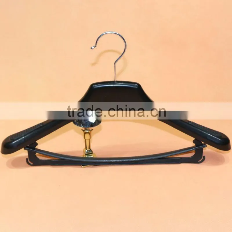 Wholesale easy plastic clothes/coat/suit hanger for suit display