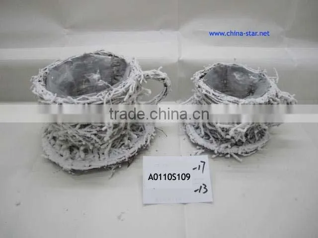 indoor rattan heart planter with snow