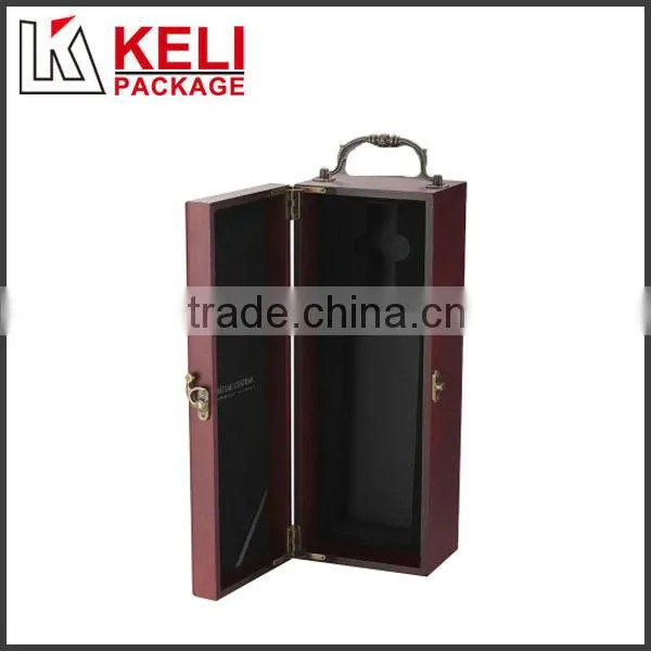 Locked wooden wine box with handle