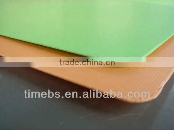 Corrugated plastic pallet pads