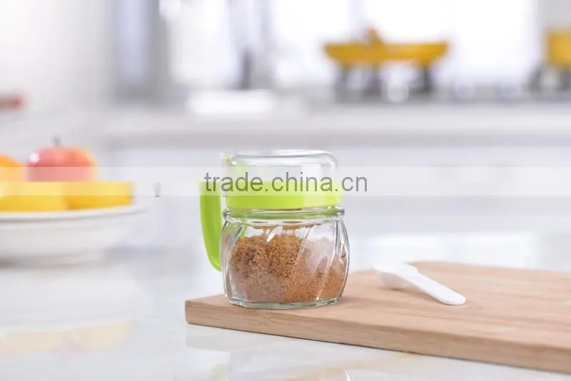 2016 Hot sale High Kitchen Colored Quality Glass spice jar with spoon