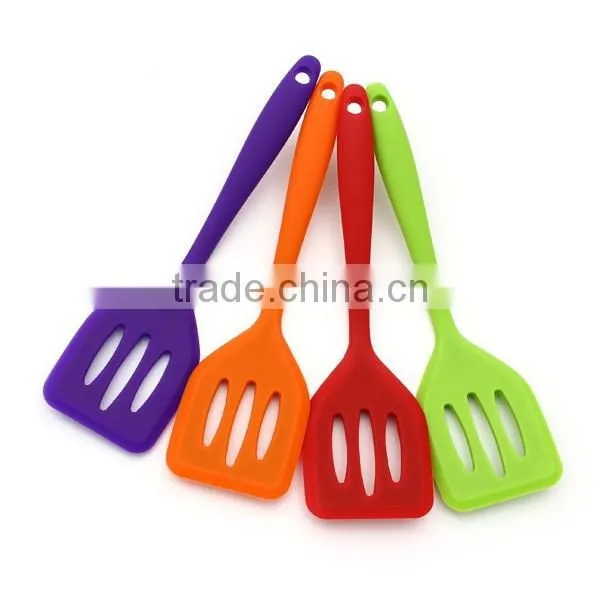 FDA wholesale colorful Silicone leakage shovel, plastic slotted spatula&spoon silicone spatula Silicone spetula for kitchenware