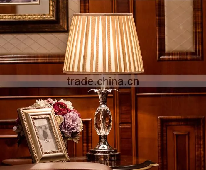 Concise design clear K9 crystal lamp body metal bottom table lamp