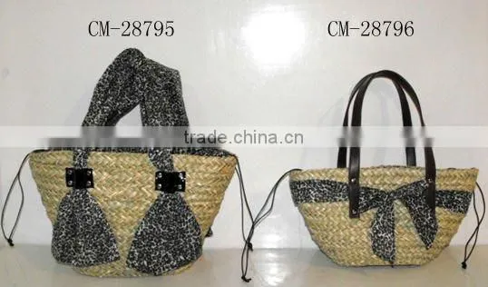 Empty wicker picnic baskets with handle