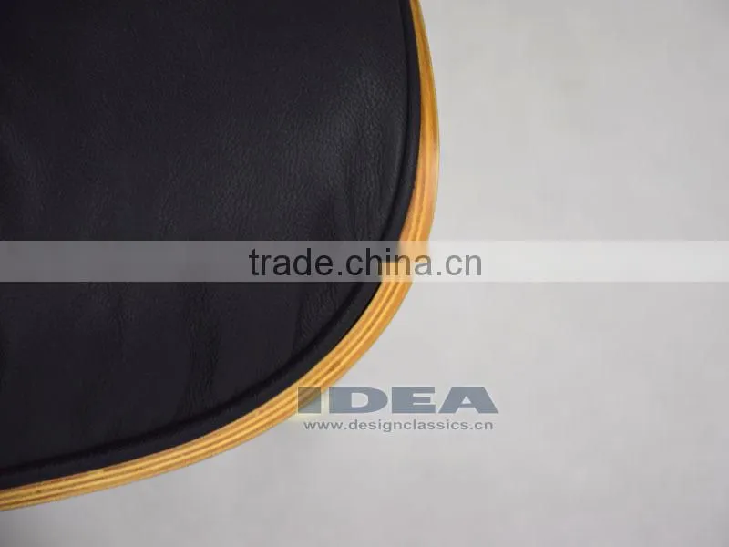 Replica Charles Lounge Chair Walnut Veneer Black leather