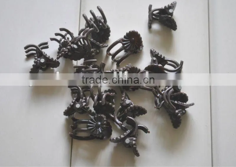 green daisy plant clip