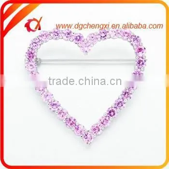 Heart-shaped hollow ourt diamond badge pins