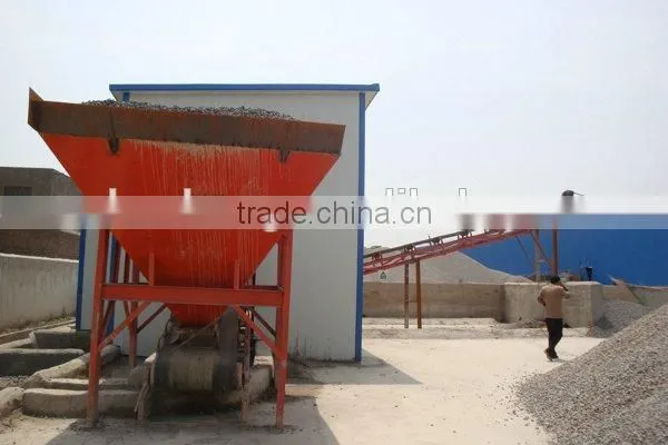 Electric hopper with rubber belt conveyor