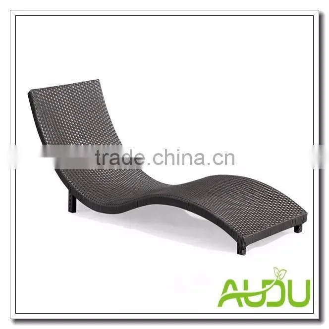 Phoenix Wicker Outdoor Sun Lounger