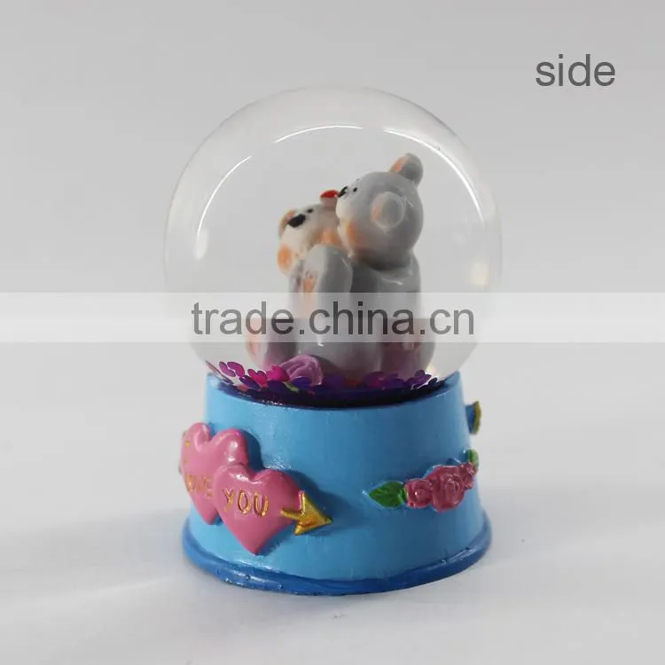 Resin Couple Snow Globe