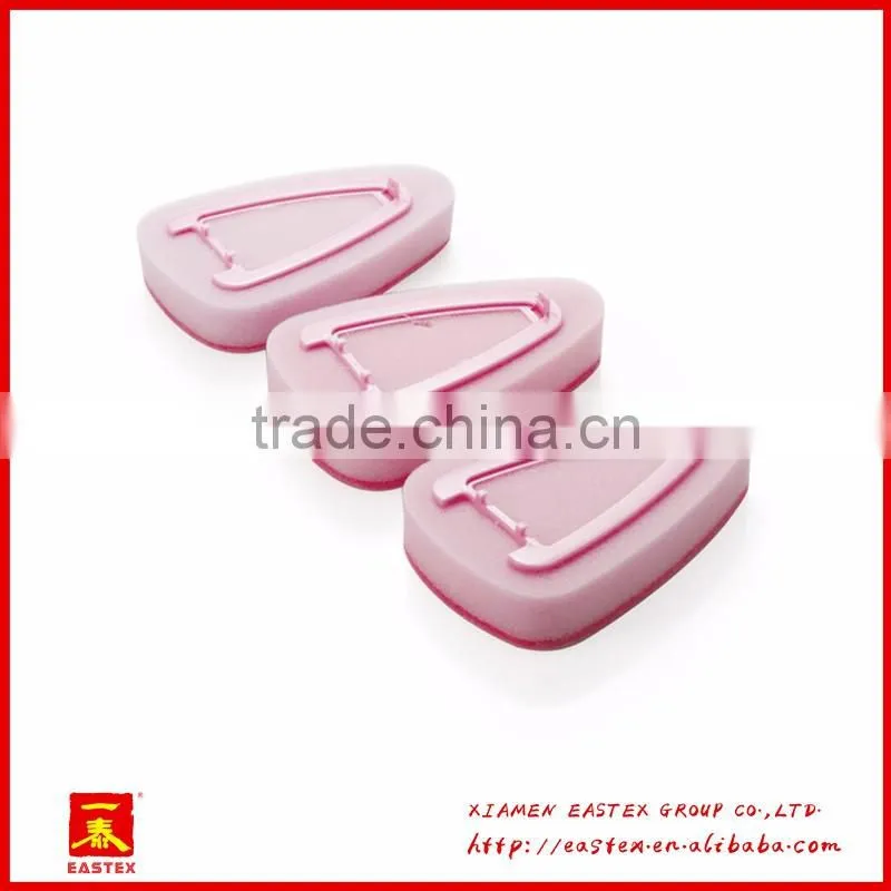 Replaceable triangle sponge brush