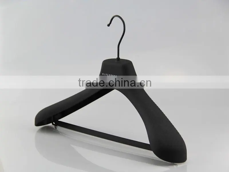 antislip luxury plastic rubber hanger with clips for suits