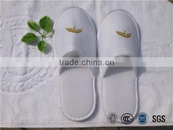 Wholesale soft hotel plush material slipper closed toe with EVA sole