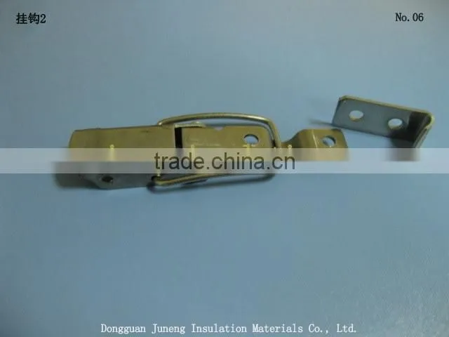 Toggle clips / wing seal