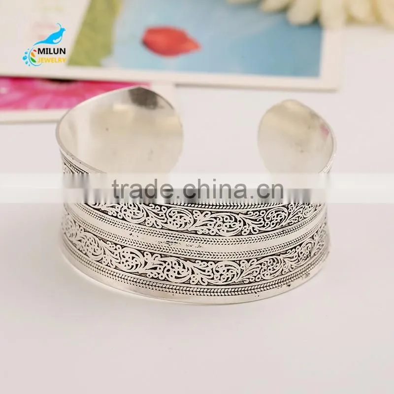 Women Unisex Simple Style Pop Punk Metal Vintage Bangle