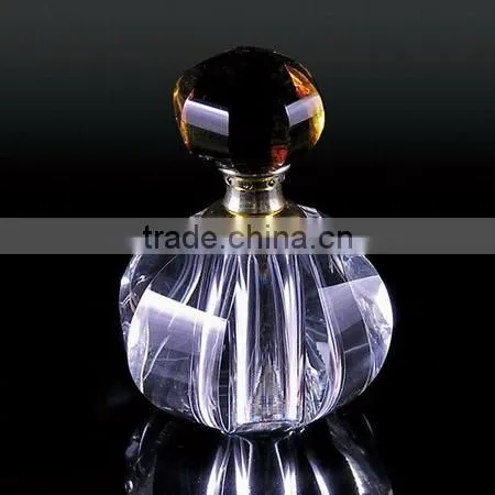2016 Wholesale crystal perfume bottle in unique design
