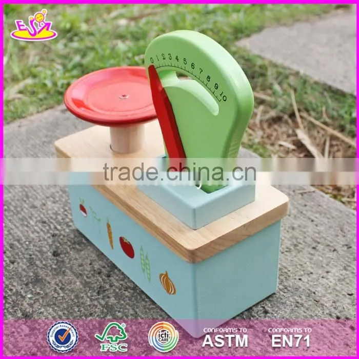 2016 New design children pretend play funny wooden scales toy W10D148