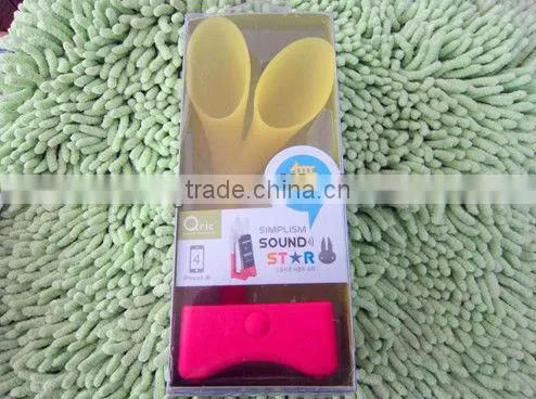 2013 new design silicone football speaker for i phone Silicone mobile phone holder horn stand