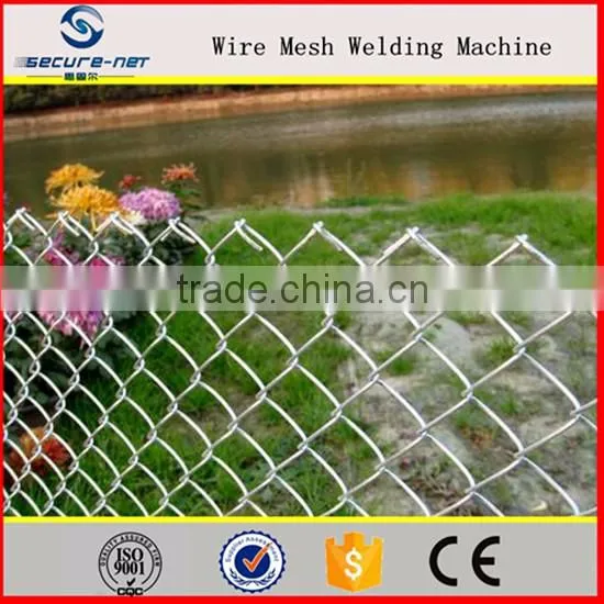 Chain link fence diamond mesh making machine