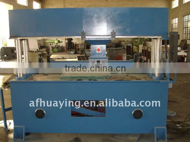 Semi-automatic travelling head rubber cutting machine