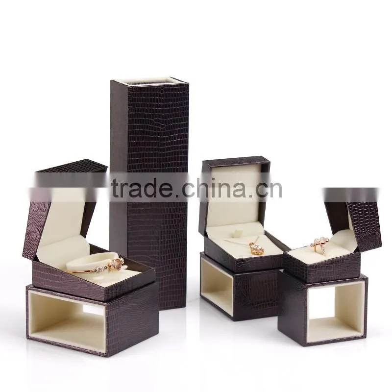 C119-2 ANPHY Rectangle Fancy Lizardstripe Bracelet Box 55*58*52mm
