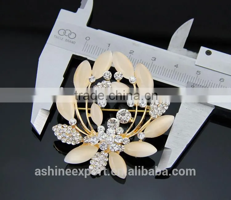 Classic Resin noble bridal hollow flower rhinestone brooch/handmade rhinestone brooch