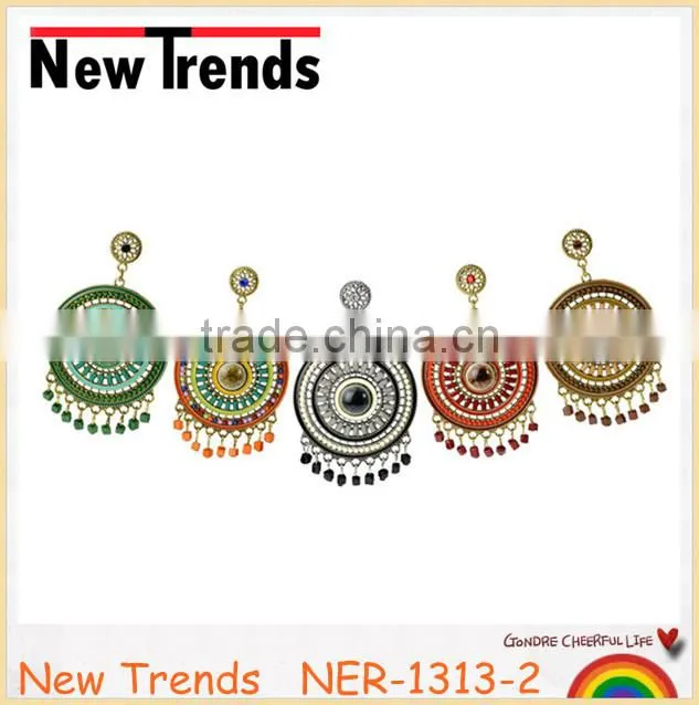 Fancy design gold earring with crystal and small plastic beads