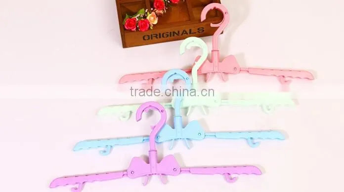 Plastic Foldable Folded Clothes Hangers Assorted Color