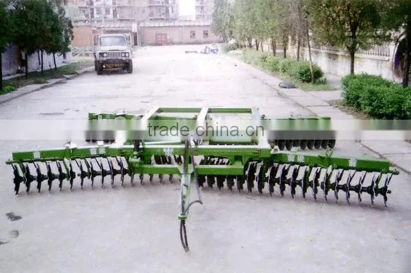 Light hydraulic compact tractor disc harrow
