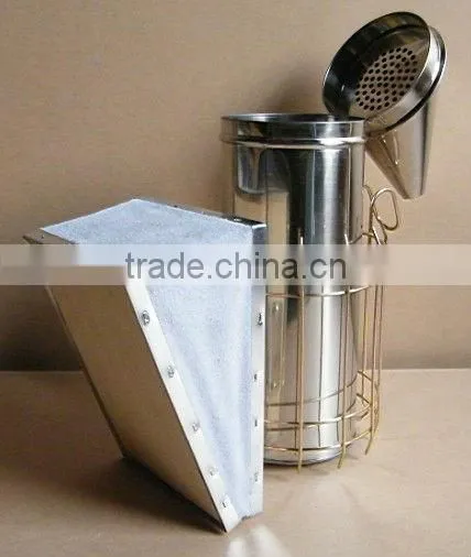 beekeeping equipment with inner tank smoker