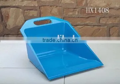 plastic dustpan