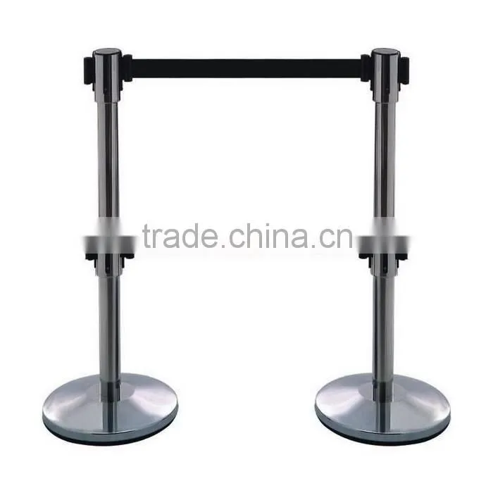 Retractable Queue Strap Barrier