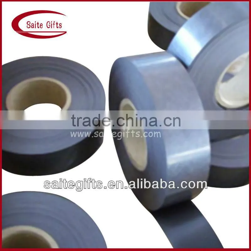 Isotropic flexible rubber magnet roll