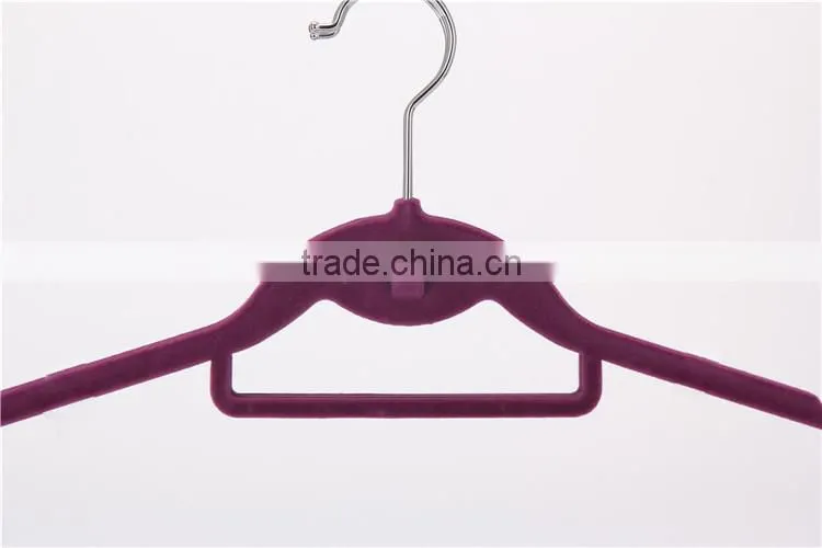 USA Supermarket Supplier Velvet Clothes Hanger with Hook and Tie Bar Standby