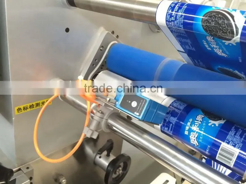 Biscuits on-edge packing machine