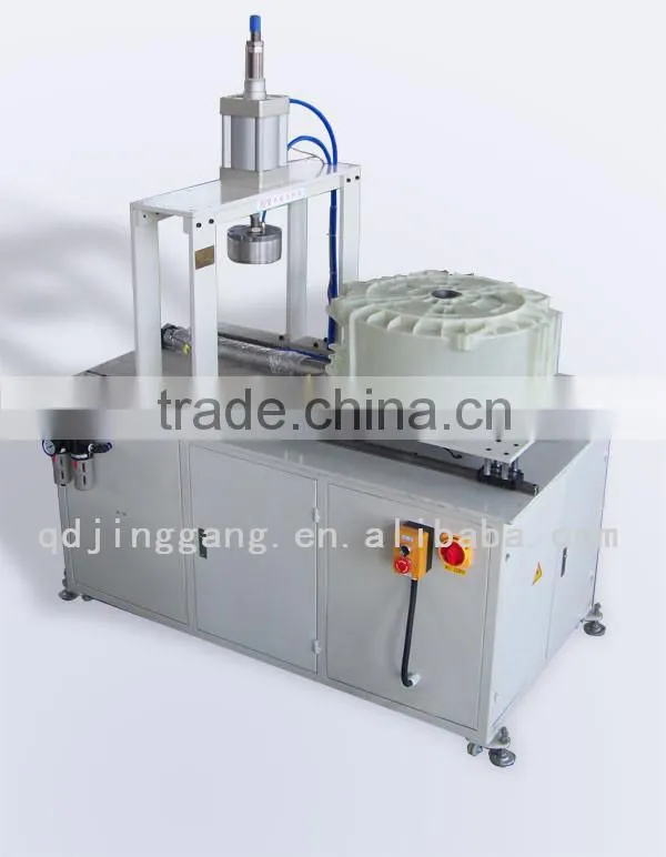 Automatic offcut press and die cutting machine for cast plastic barrel of washing machine