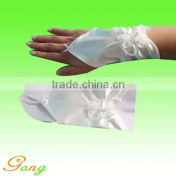 Fashion Short Satin Gloves With Fingerless