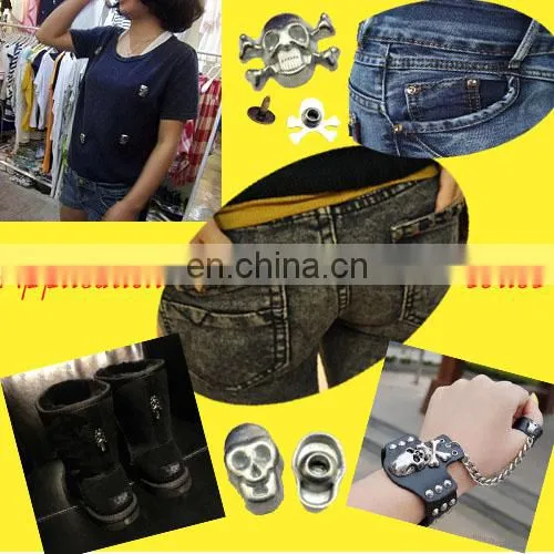 2014 Debossing plating metal spike studs