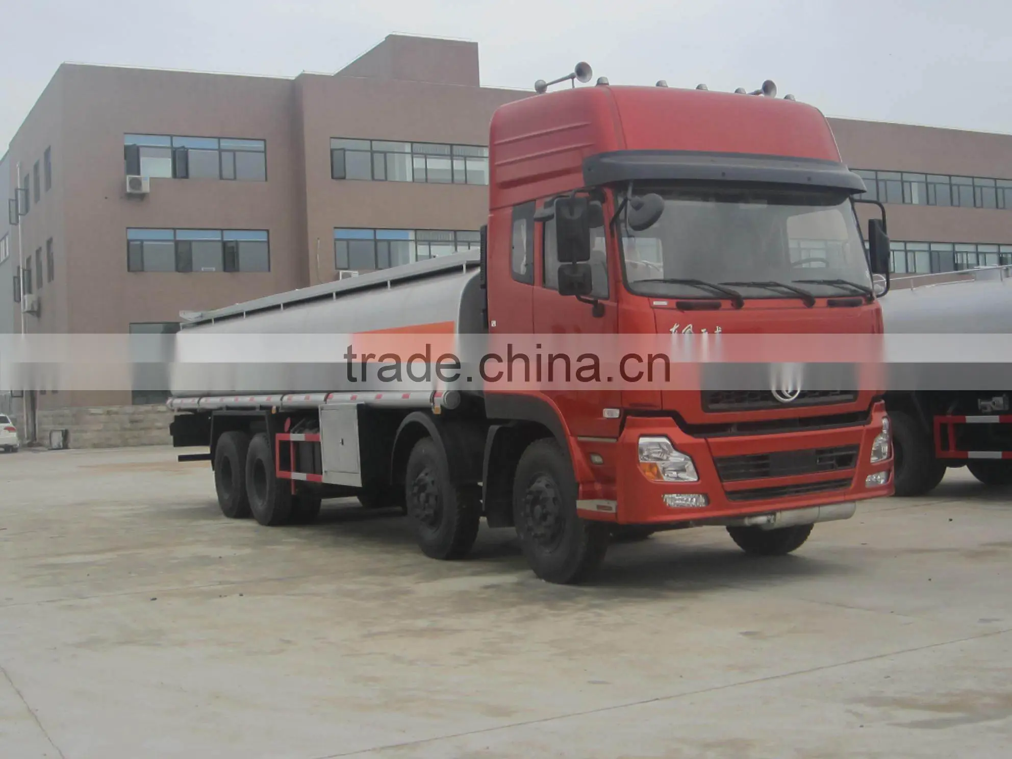 DongFeng 8x4 30000-35000Liters Oil Tank Truck For Sale