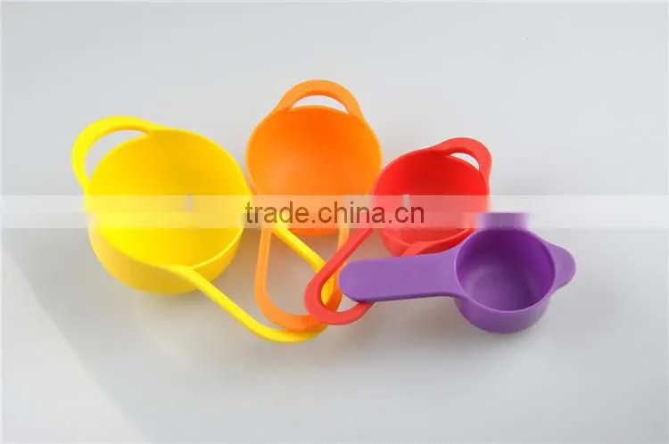 Bowl with measuring spoons
